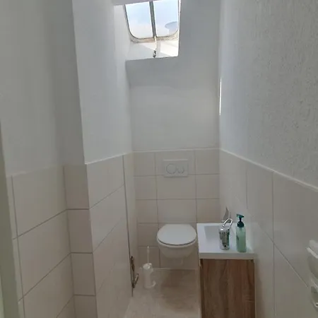 Schoenes, Vollmoebliertes Zimmer Direkt An Der Uniklinik Mainz Exterior photo